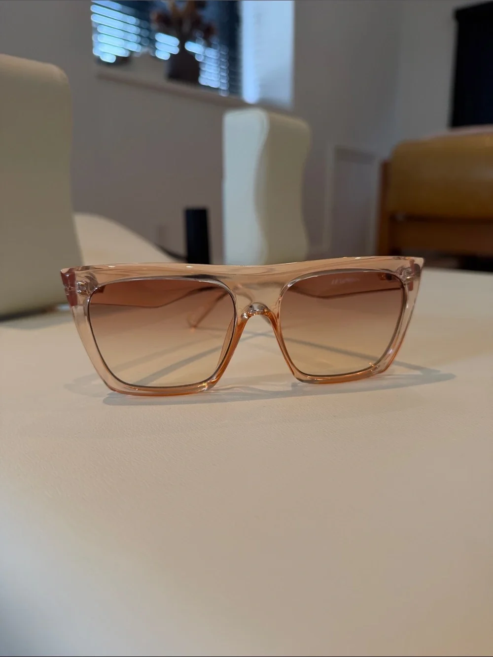 NWT Le Specs The Thirst Sunglasses Blush Transparent Gradient Lens